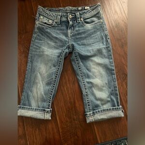 Miss me cuffed capri with  Embroidered Pockets sz 16